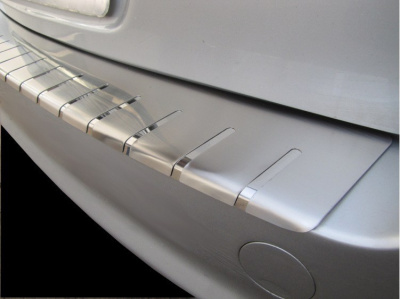 Mitsubishi Colt 7 (08-) 3 и 5 дверн. накладка на задний бампер профилированная с загибом, нержавеющая сталь, к-кт 1шт.