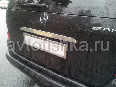 Mercedes ML W163 (95-) Европа накладка из нержавеющей стали на ручку крышки багажника со светящейся надписью "Mercedes-Benz"