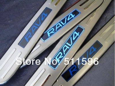 Toyota RAV4 (2006-2012) накладки порогов дверных проемов из нержавеющей стали с подсветкой, комплект 4 шт.