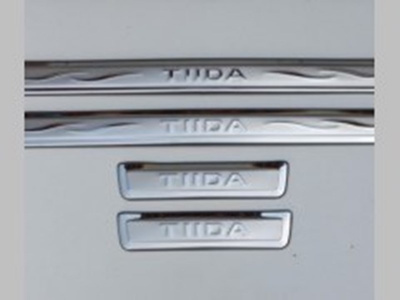 Nissan Tiida (2004-) хэтчбек накладки порогов дверных проемов из нержавеющей стали, комплект 4 шт.