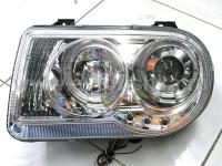 Chrysler 300C (04-) 3.0-6.1L фары передние линзовые хромированные, со светящимися ободками и светодиодной подсветкой, комплект 2 шт.