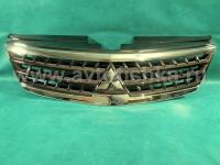 Mitsubishi Outlander XL (06-) решетка радиатора под титан с хромом, оригинал MMC