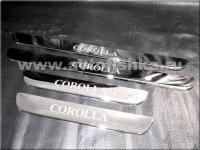 Toyota Corolla (06-) накладки на пороги салона хромированные из нержавеющей стали, с логотипом Corolla.
