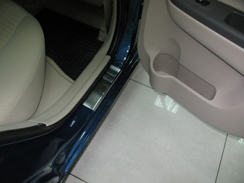 Hyundai Accent (06-) 5 дверн. накладки на внутренние пороги, к-кт 4шт.