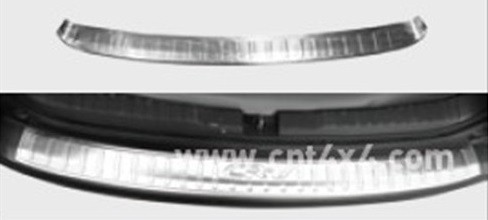 Honda CR-V (12–) Накладка на задний бампер, нерж, матовая, с загибом по краям.