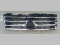 Mitsubishi Pajero 4 (07-10) решетка радиатора черно хромированная