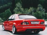 Mercedes E-Class W210 накладка от AMG на заднее стекло