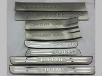 Chevrolet Captiva (2012-) накладки на пороги дверных проемов из нержавеющей стали с надписью "CAPTIVA", комплект 4 шт.