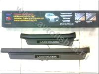 Toyota Land Cruiser 100 (98-07) накладки порогов салона, пластиковые, со светящимися логотипами Land Cruiser.