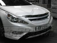 Hyundai Sonata YF (10-) спортивный бампер с решеткой радиатора и ресничками на фары, дизайн FNB