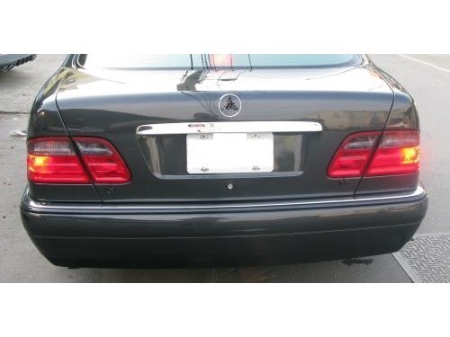 Mercedes E 210 (95-02) накладка из нержавеющей стали на ручку крышки багажника из нержавеющей стали