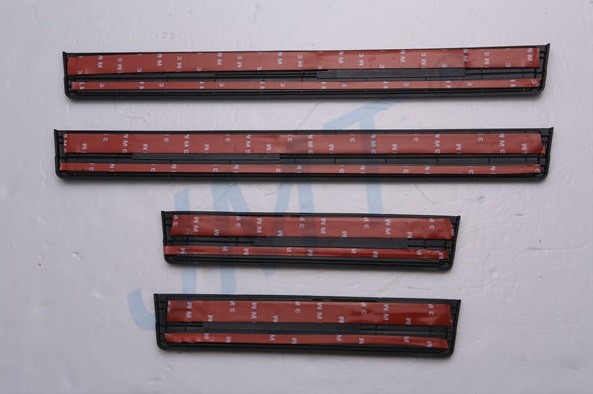 Toyota RAV4 (13–/15–) Накладки на дверные пороги с логотипом, нерж.