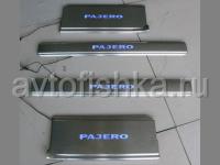 Mitsubishi Pajero 3 и Pajero 4 накладки на внутренние пороги дверей со светящимся логотипом "Pajero", к-кт 4 шт.