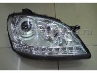 Mercedes ML W164 (05-08) фары передние линзовые хромированные, со светящимися ободками и с нижней светодиодной подсветкой, с мотором электрокорректора, комплект 2 шт.