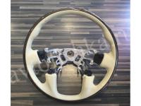 Nissan Patrol Y62 (10-) руль с отделкой из бежевой кожи и темного дерева, дизайн Q56