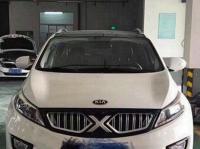 Kia Sportage (10–/14–) Решетка радиатора X-дизайн, abs пластик, черный цвет + серебристый центр.
