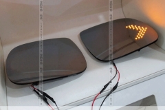 Mazda 2 зеркальные элементы на зеркала, со желтыми светодиодными поворотными стрелками и подогревом, комплект 2 шт.