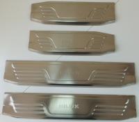 Toyota Hilux (06–/09–/12–) Накладки на дверные пороги с логотипом, нерж.