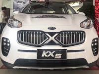 Kia Sportage (16–) Решетка радиатора X-дизайн, abs пластик, черный цвет + серебристый центр.