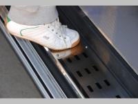 Volkswagen Transporter, Multivan T5 (03-) накладка с силиконом на внутреннюю пластиковую ступеньку сдвижной двери, нержавеющая сталь, к-кт 1шт.