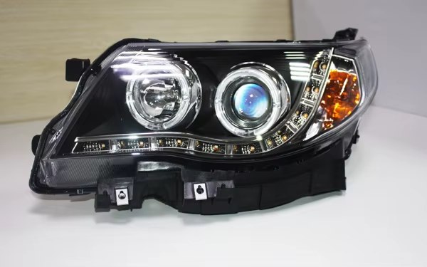 Subaru Forester (09-12) фары передние линзовые черные, с подсветкой DRL и светящимися ободками, комплект 2 шт.