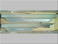 Toyota Camry V40 (06-) накладки порогов дверных проемов, пластиковые со вставкой из нержавеющей стали с подсветкой "Camry", серые, комплект 4 шт.