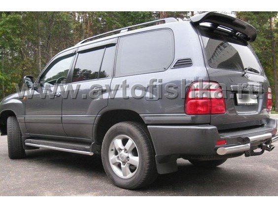 Toyota Land Cruiser 100 защита заднего бампера, труба 70 мм ступень