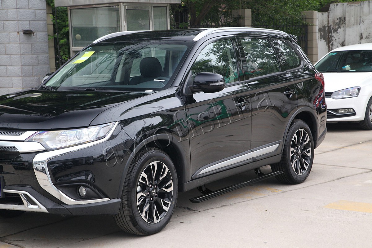 Mitsubishi Outlander (17-21) штатные выезжающие электропороги  автоматические купить в Москве - Автофишка