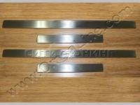 Volkswagen Passat B7 (2010-) накладки из нержавеющей стали на внутренние пороги дверей