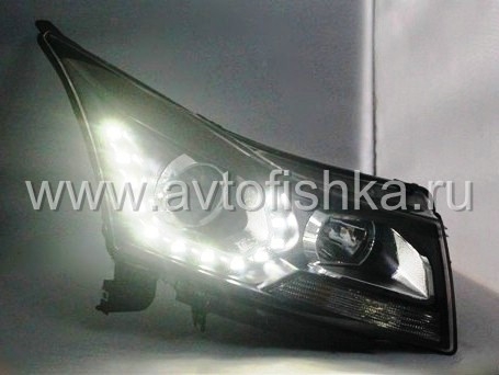 Chevrolet Cruze (08-) черные линзовые передние фары со светящимися ободками и диодной подсветкой в стиле Volkswagen, комплект 2 шт.