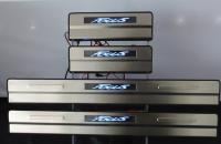 Ford Focus (11–) Накладки на дверные пороги с логотипом и LED подсветкой, нерж.