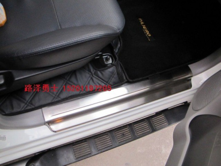 Mitsubishi Pajero Sport V3 (2009-) накладки на внутренние пороги из нержавеющей стали, к-кт 4 шт.