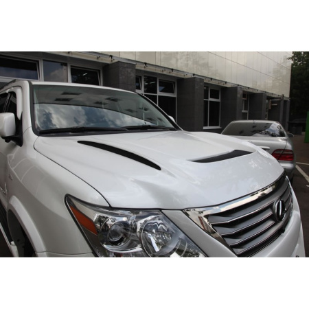 Пластиковый капот Phantom на Lexus LX 570
