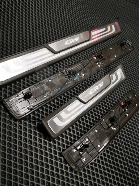 Honda CR-V (12–) Накладки на дверные пороги с логотипом и LED подсветкой, нерж., OEM Stile