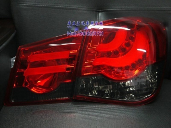Chevrolet Cruze (08-) задние светодиодные красно-тонированные фонари в стиле Volkswagen, комплект лев + прав