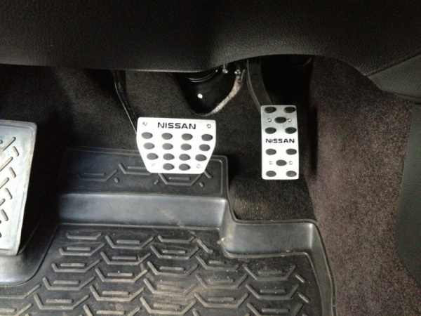 Nissan Murano Z51 (2009-) накладки на педали алюминиевые с логотипом "Nissan", комплект 3 шт.