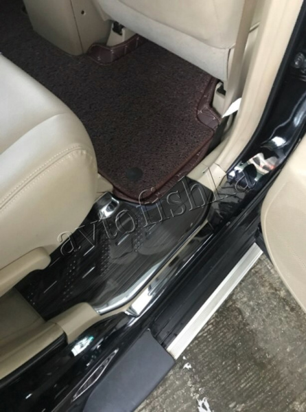 Toyota Highlander (07–13) Накладки на дверные пороги с логотипом, нерж. черные