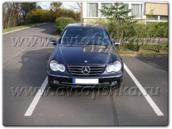 Mercedes C-class W203 (01-07) 4 дв. седан решетка радиатора черная, дизайн Big Star "Авангард" (Avangard).