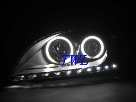 Ford Focus 2 (05-07) передние линзовые фары с нижней светодиодной подсветкой, черные, комплект 2 шт.