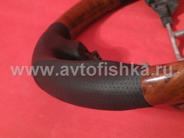 Toyota Land Cruiser 100, Prado 120 (03-) руль спортивный кожаный черный с темными деревянными вставками.