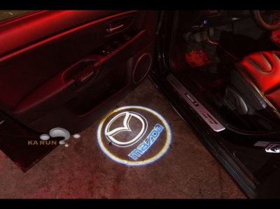 Лазерная подсветка Welcome со светящимся логотипом Volkswagen в черном металлическом корпусе, комплект 2 шт.