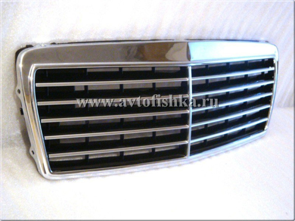 Mercedes E W210 (95-99) решетка радиатора черная, дизайн "Авангард".