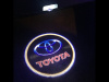 Штатная подсветка со светящимся логотипом Toyota вместо штатного фонаря подсветки ног в двери, комплект 2 шт