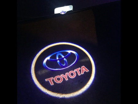 Штатная подсветка со светящимся логотипом Toyota вместо штатного фонаря подсветки ног в двери, комплект 2 шт