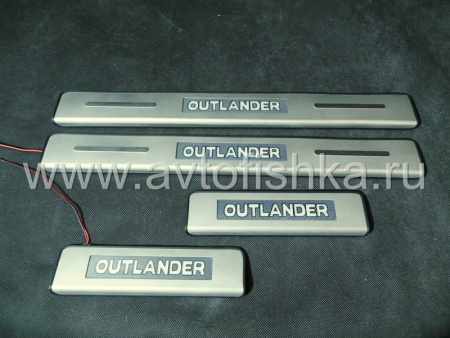 Mitsubishi Outlander XL накладки порогов дверных проемов со светящейся надписью "OUTLANDER", нержавеющая сталь, комплект 4 шт.