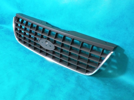 Ford Explorer (02-05) решетка радиатора стандартная, черная.