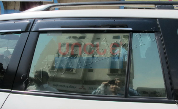 Toyota Land Cruiser 200 (08-) дефлекторы боковых окон темные широкие, ветровыми с хромированной полосой, комплект 4 шт.