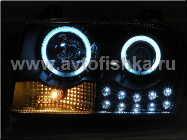 Chrysler 300C LX (04-) 2.7L V6 24V фары передние линзовые черные, со светящимися ободками и светодиодной подсветкой, комплект 2 шт.