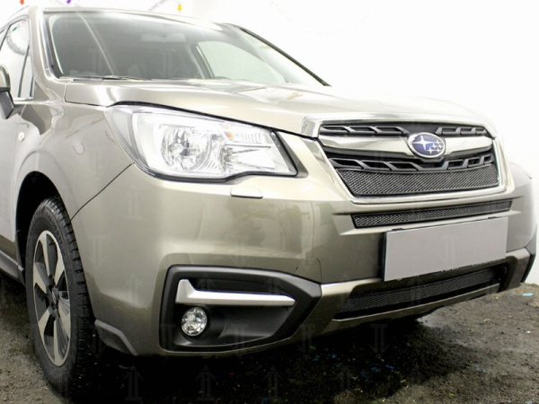 Subaru Forester (16–) Защита радиатора Premium, чёрная, середина