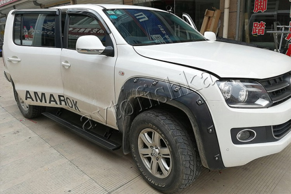 Amorok Crew Cab 2015+ штатные выезжающие электропороги автоматические